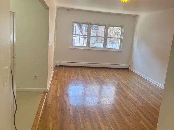 11708 Curzon Rd, Richmond Hill, NY