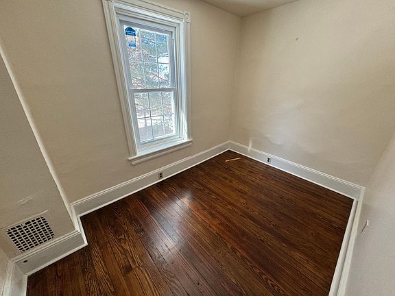 3rd image of 162 Woodland Ave