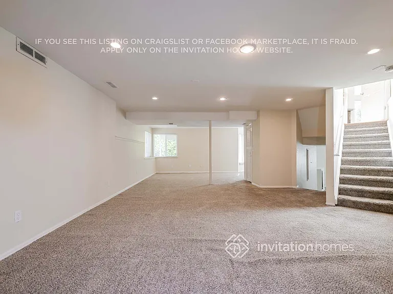 1572 Beacon Hill Dr — Photo 12