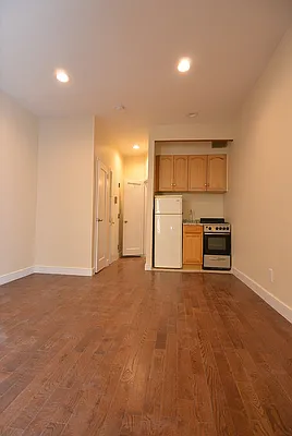 Rented by City Connections Realty | media 3