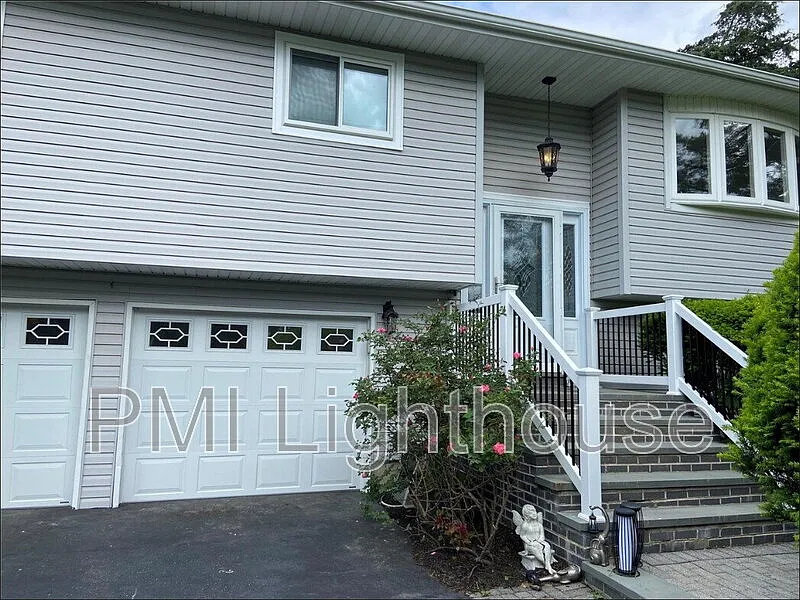 4 bed, 2.0 bath, 1600 sqft, $4,500 — Photo 1