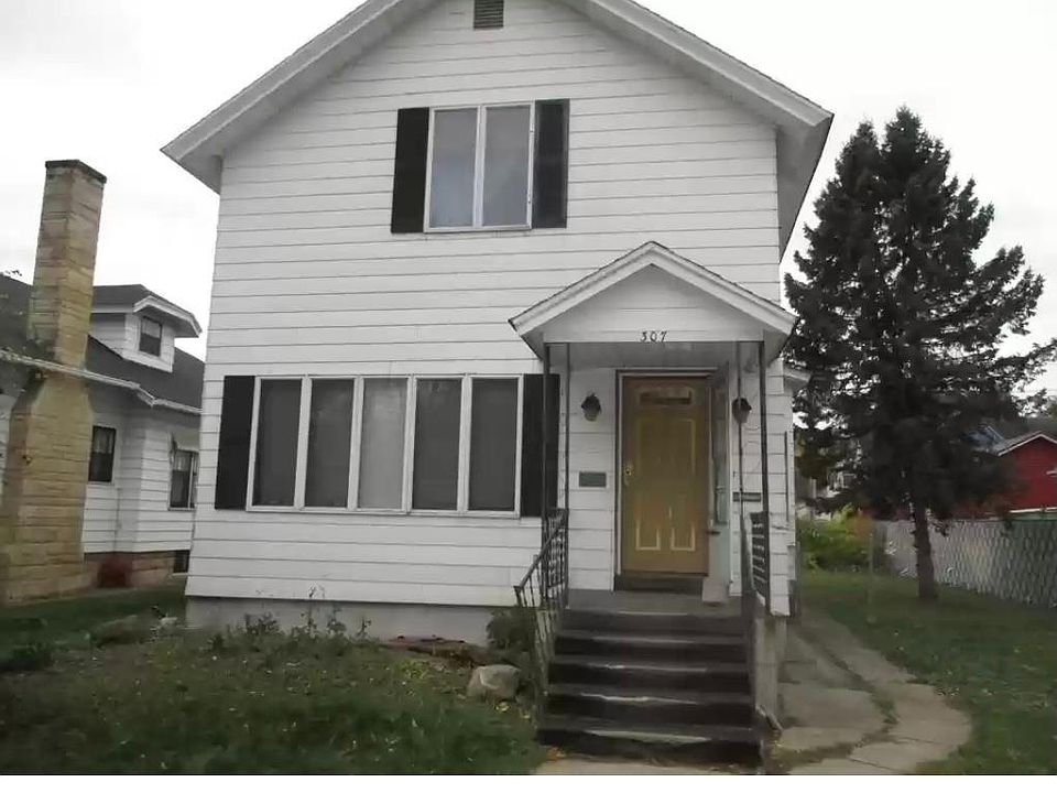 1st image of 303 E Wabasha St