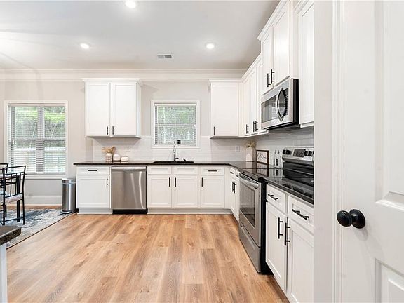 5th image of 1511 New Hope Rd