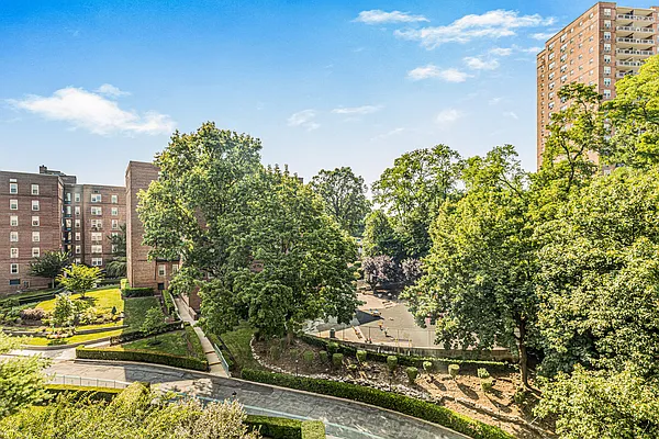Sold by Douglas Elliman | media 21