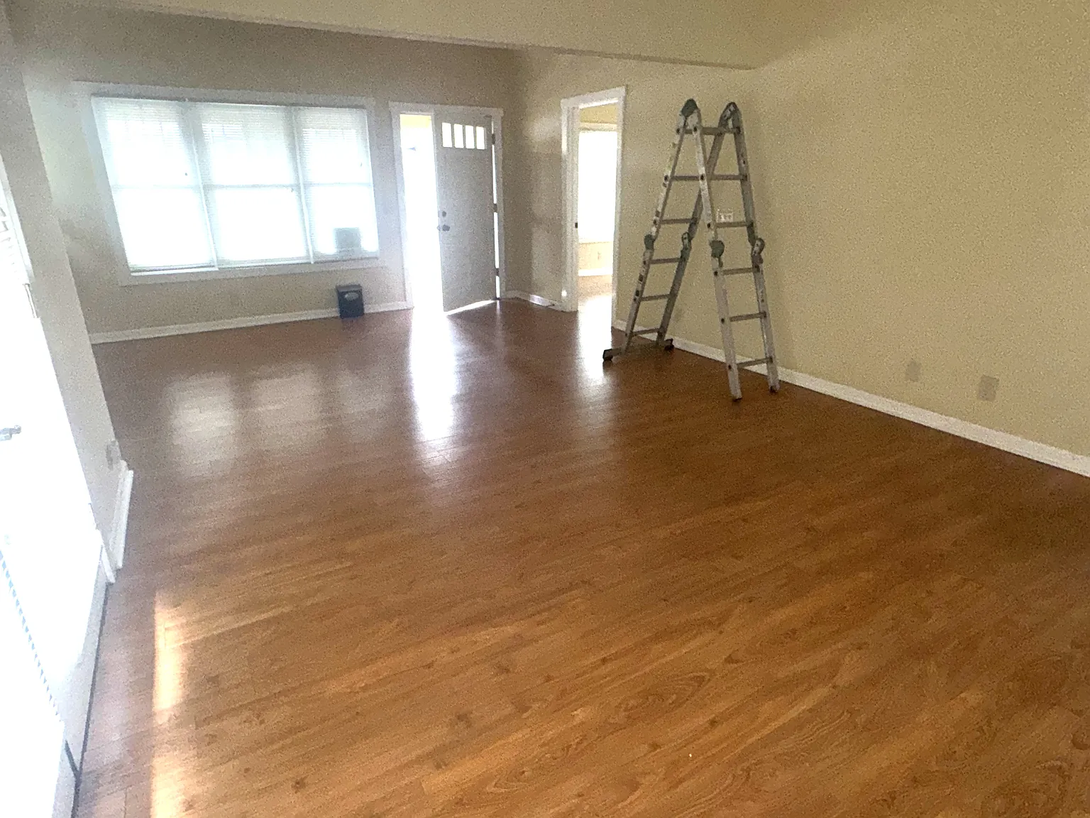 3 bed, 1209 sqft, $4,275 — Photo 3