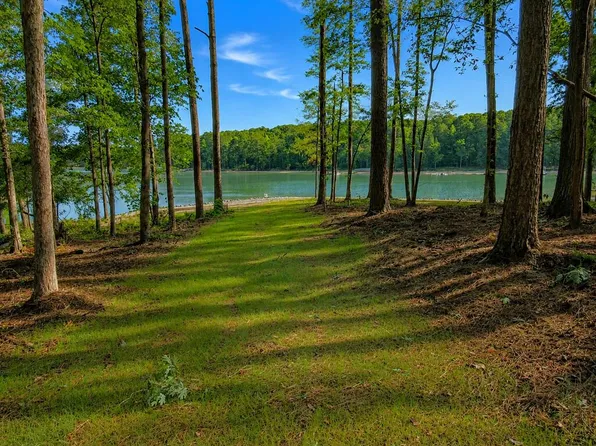 112 Shoreline Dr, Manson, NC 27553