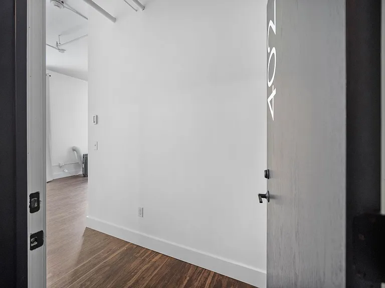 7 S Howard St — Photo 32