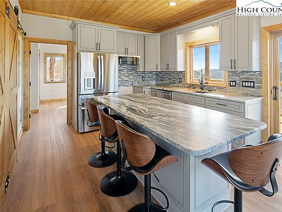 4th image of 330 Maplewood Circle