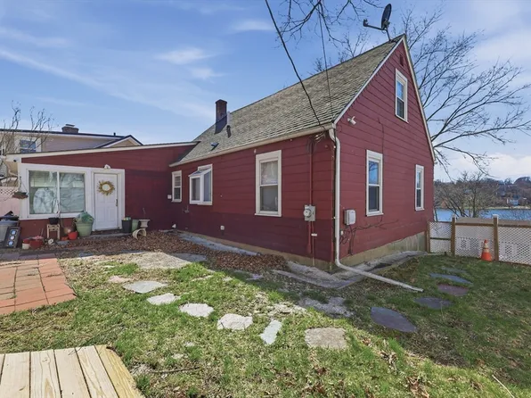 32 Indian Lake Pkwy, Worcester, MA 01605