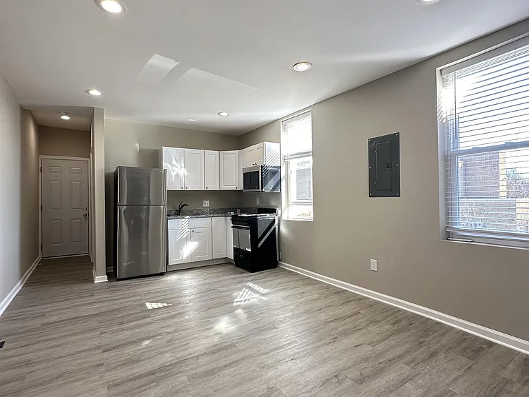 2238 N Fulton Ave #3 — Photo 1
