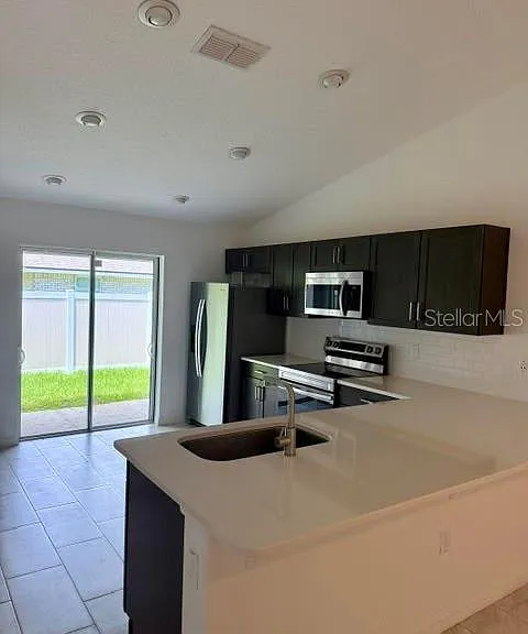 11 Union Ct — Photo 4