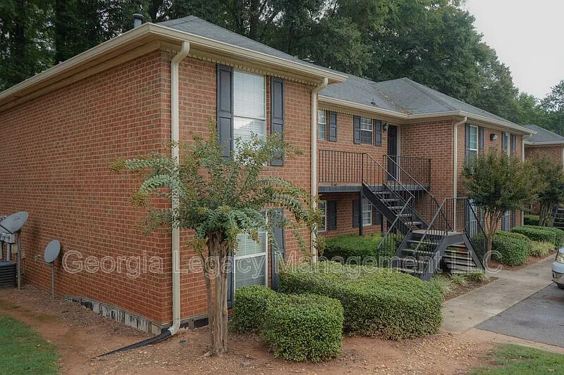2 bed, 1.0 bath, 928 sqft, $1,950 — Photo 1