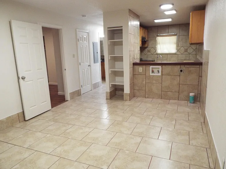 2519 Hicks Ave #2 — Photo 1