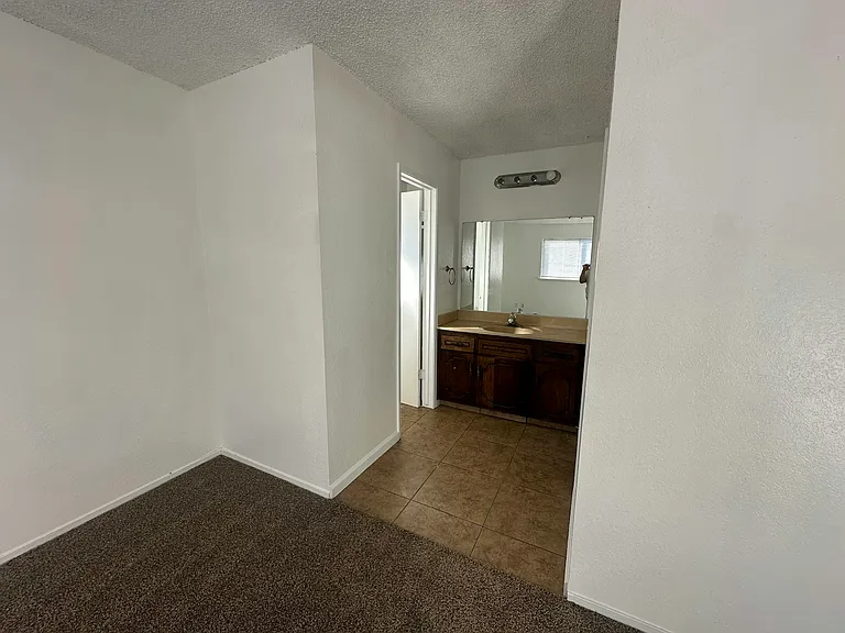 1711 E Paradise Ave — Photo 7