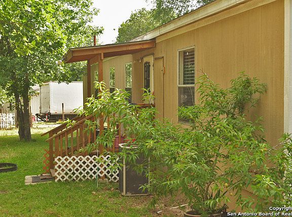 4th image of 2215 Hickory Way