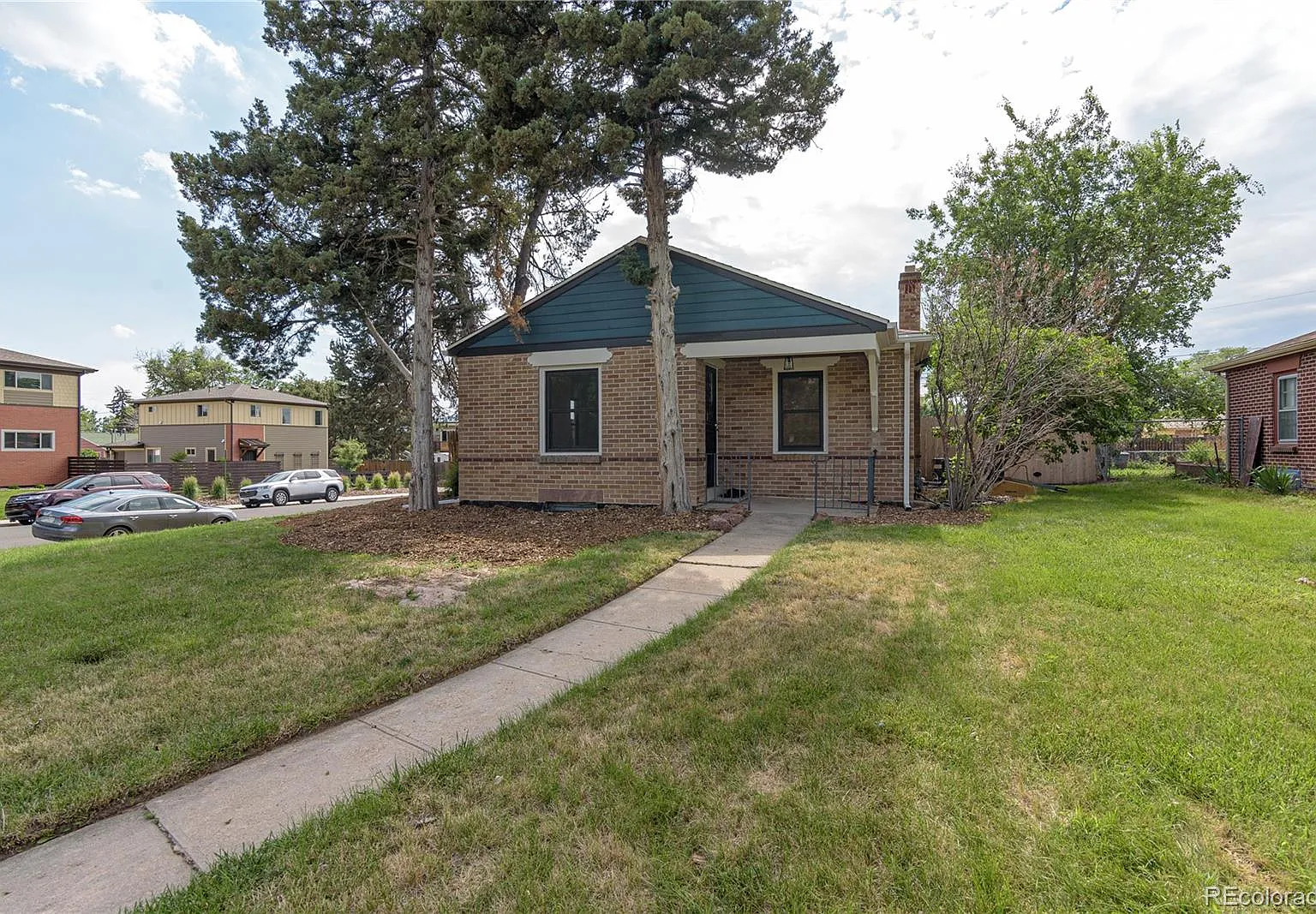 2 bed, 2.0 bath, 861 sqft, $2,400 — Photo 3