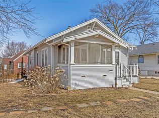 222 27th St NE, Cedar Rapids, IA 52402