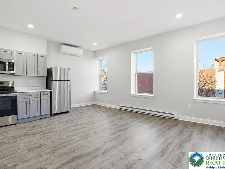 109 S Centre St #8 — Photo 6