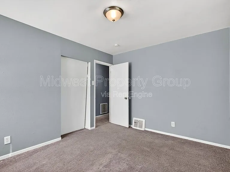 409 Shepley Dr — Photo 14