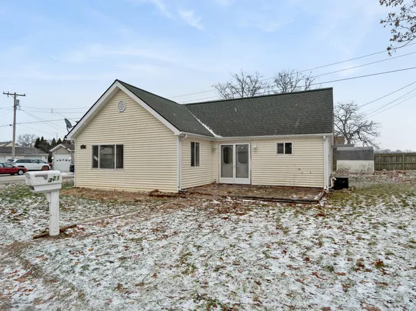 321 Ackerson Lake Dr, Jackson, MI 49201