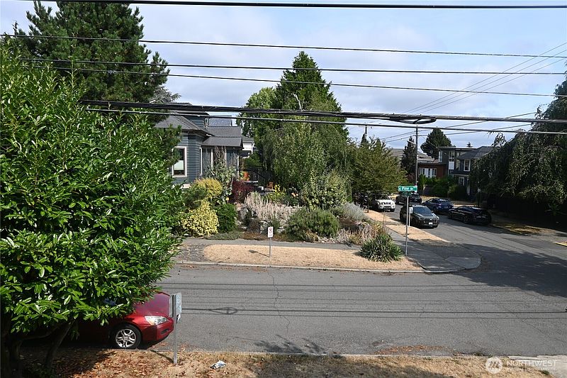 4th image of 1535 24th Avenue