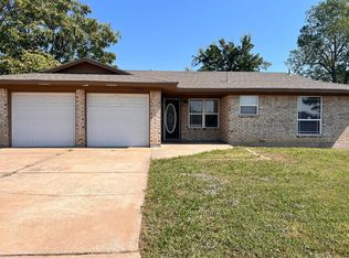 1606 SE Clover Ln, Lawton, OK 73501