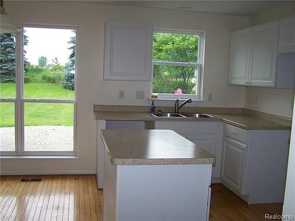 5th image of 432 Gleneagles Ct