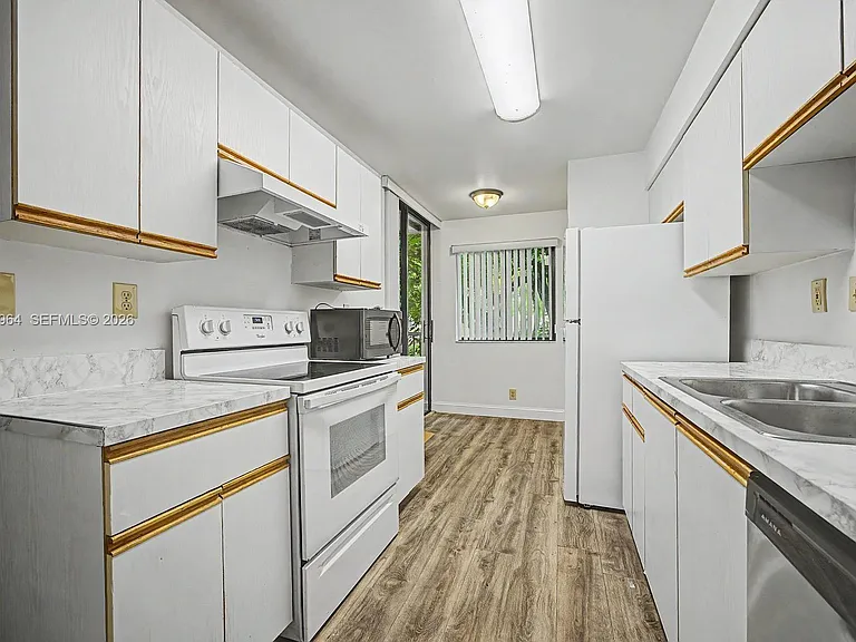 15575 Miami Lakeway N #206 — Photo 10