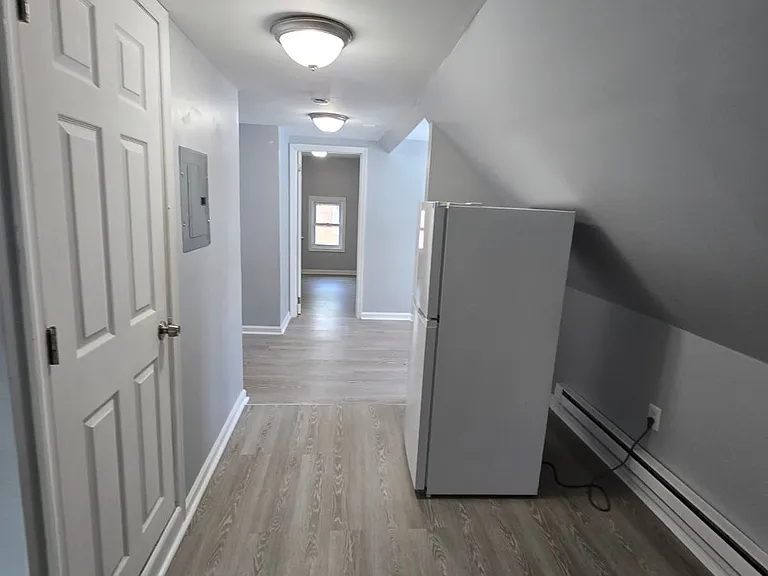 244 Leslie St #3 — Photo 5