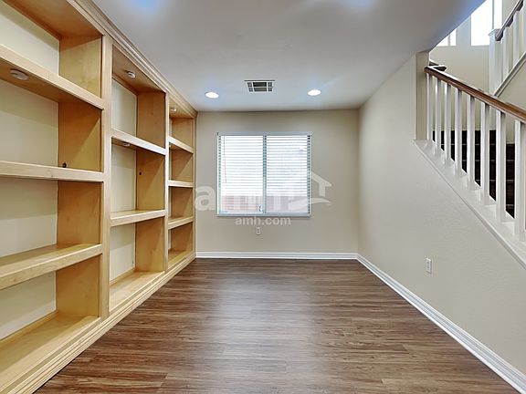 4th image of 136 Palatial Pines Ave