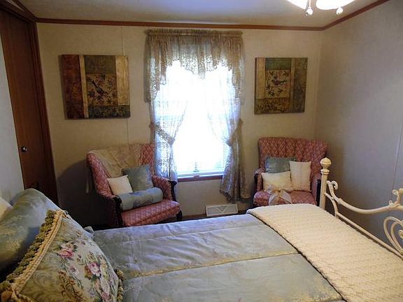 4th image of 16 Berva Dr