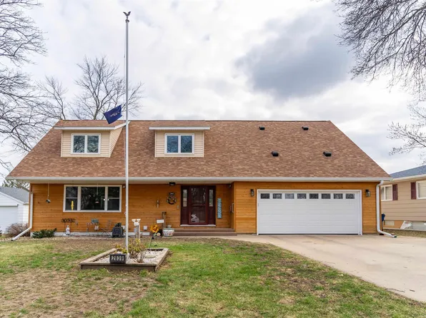 2839 Saratoga Dr, Waterloo, IA 50702