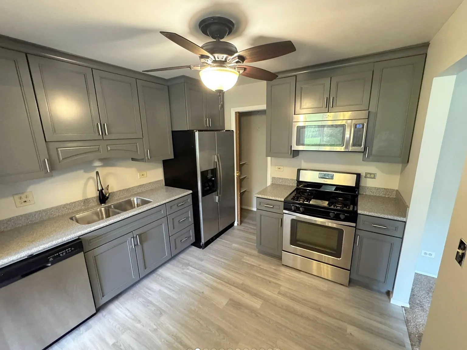 2 bed, 840 sqft, $2,200 — Photo 2