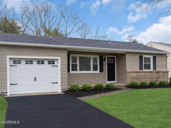 77 Brakenbury Drive, Toms River, NJ 08757