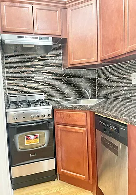 Rented by City Connections Realty | media 15