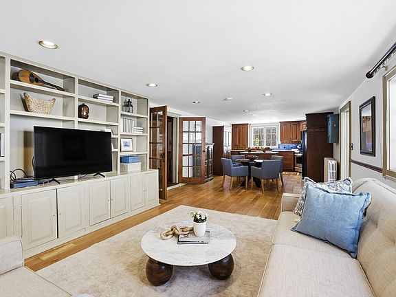 3rd image of 105 Lexington Rd