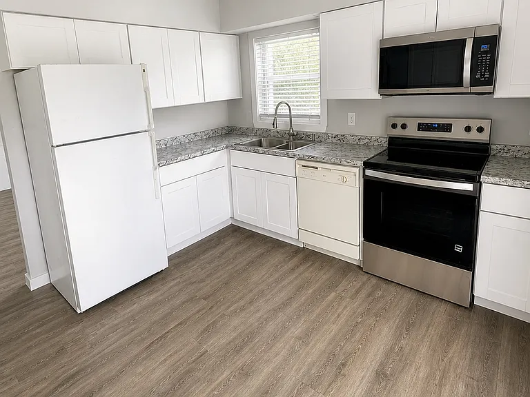 1810 47th Avenue Dr W — Photo 4