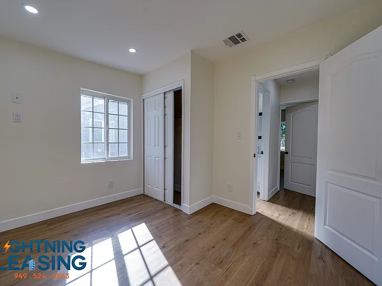 6182 Yolanda Ave — Photo 4