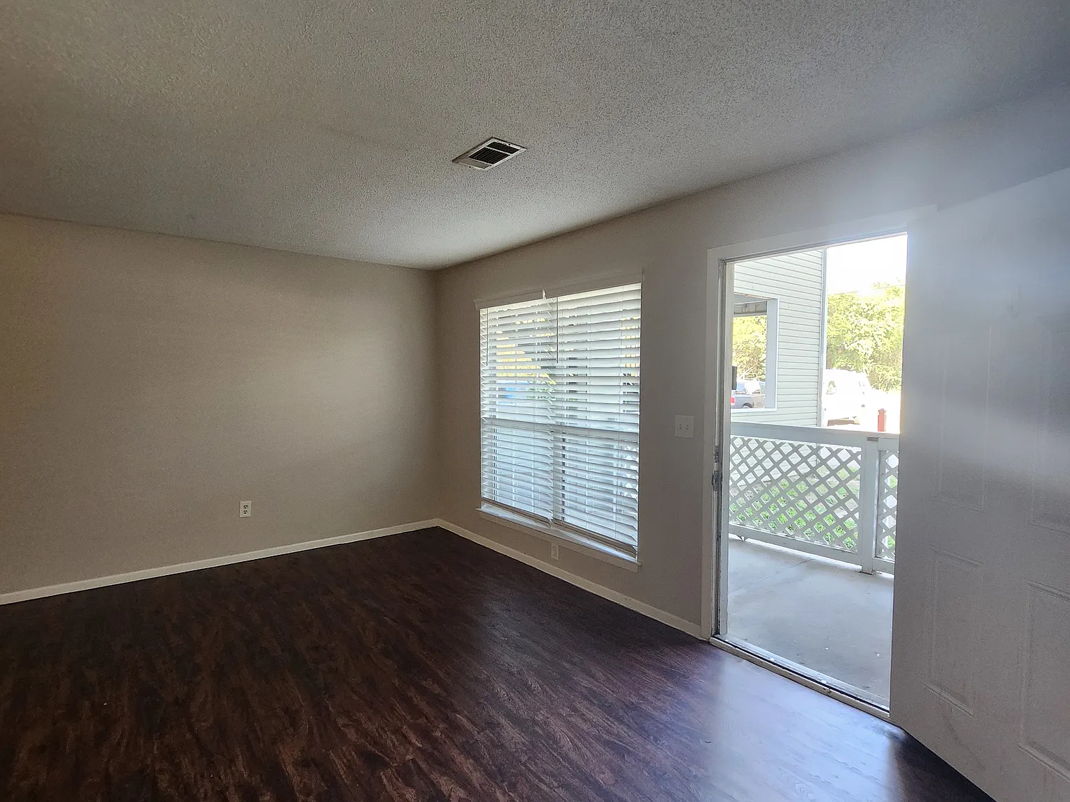 4 bed, 1124 sqft, $1,450 — Photo 2