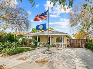 697 W 7th St, Upland, CA 91786