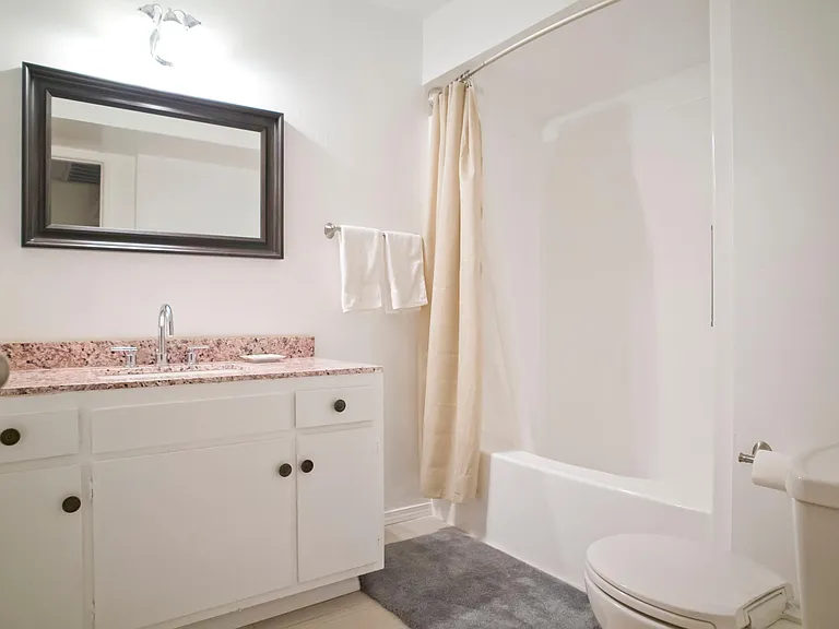 1033 Cordova St #11 — Photo 9