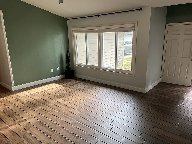 4617 NW 21st St — Photo 3