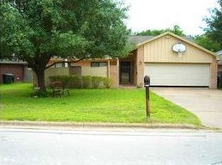 2102 Red River Dr, Bryan, TX 77802