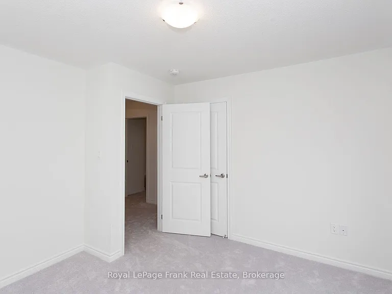 5 Hennessey Cres — Photo 25