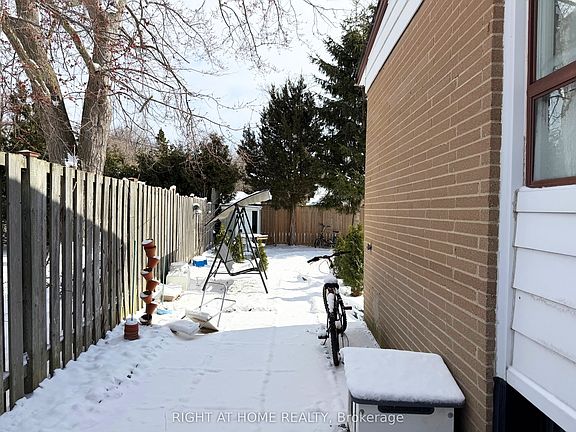 3rd image of 52 Bonnechere Cres