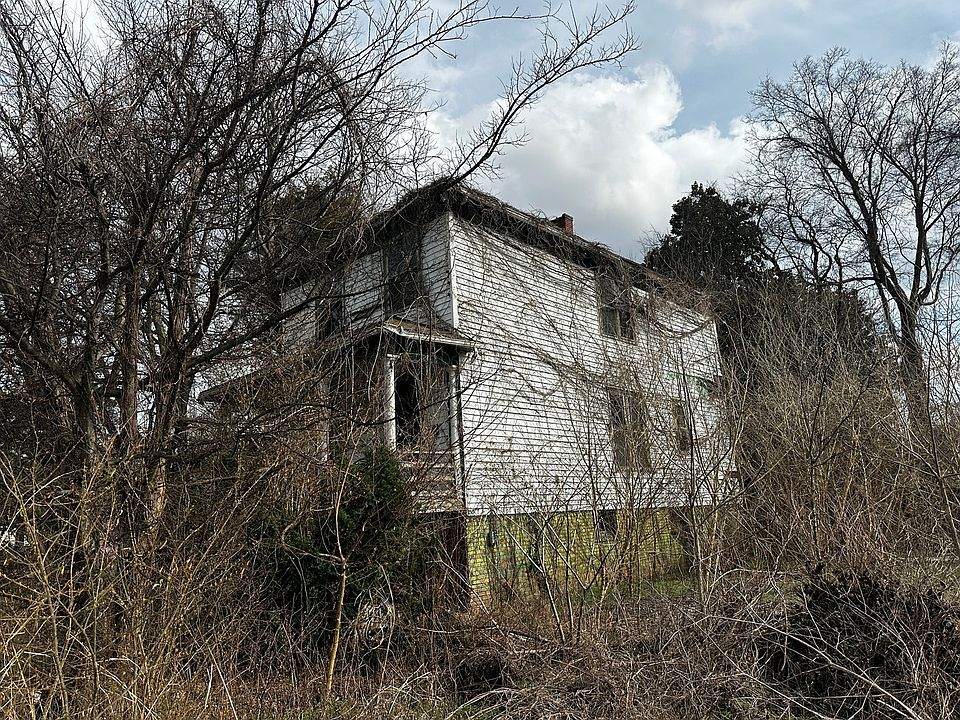 2nd image of 725 24th St