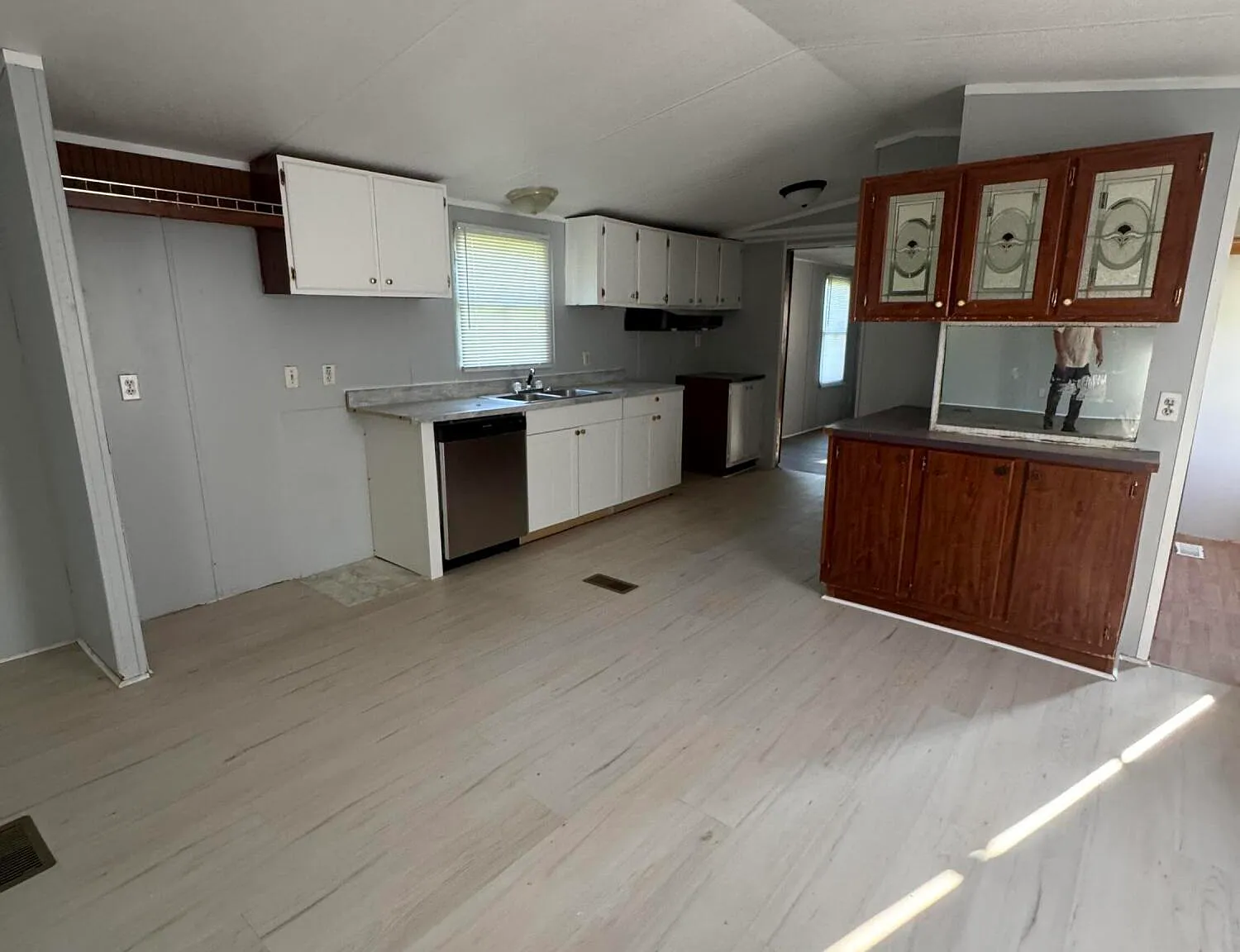 3 bed, 2.0 bath, 900 sqft, $500 — Photo 4