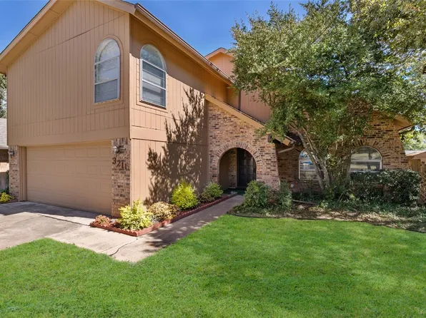 3216 Hickory Ct, Bedford, TX 76021
