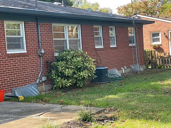 4th image of 2611 Woodsdale Ave