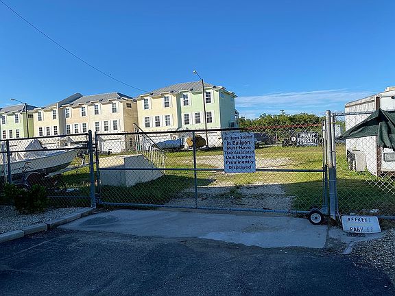 4th image of 675 Copeland Ave S #26